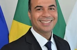 Deputado do PL usa verba pública para participar de inauguração de igreja nos EUA