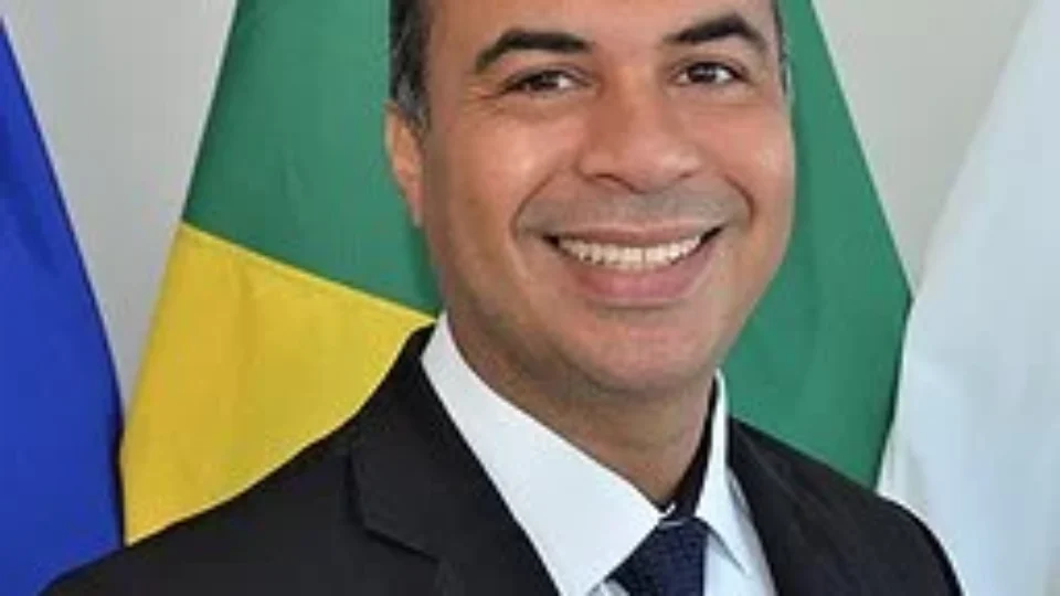 Deputado do PL usa verba pública para participar de inauguração de igreja nos EUA