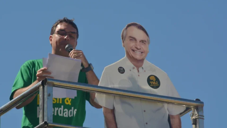 Eduardo, Flávio, Carlos e Nikolas Ferreira levaram Bolsonaro à prisão domiciliar