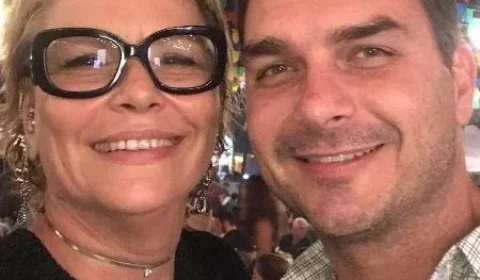 Flávio Bolsonaro relata que avós e mãe foram vítimas de assalto em casa no RJ