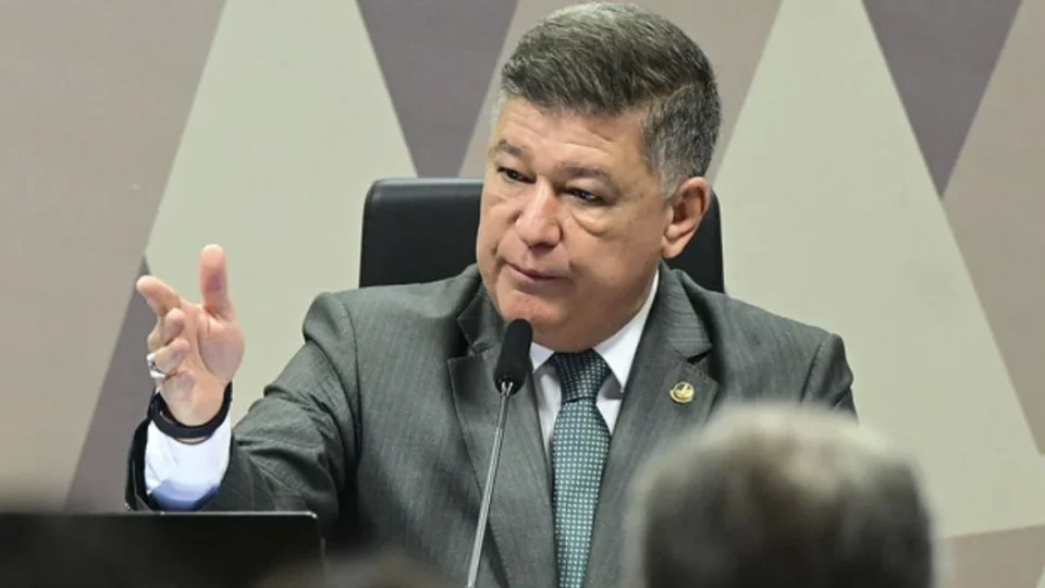 Presidente da CPI do INSS quer deixar o país vulnerável a golpes de Estado