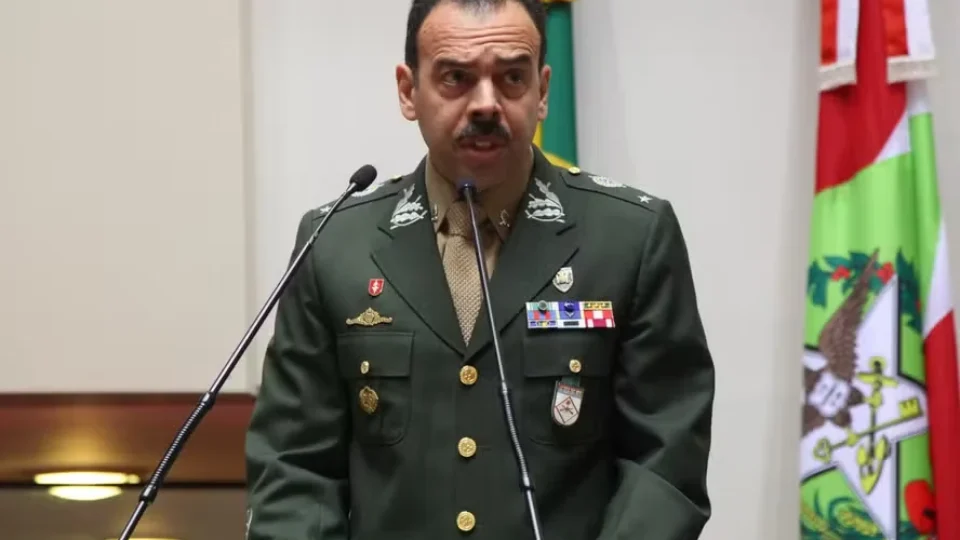 Cerimônia de generais vira ato de lobby por captura do orçamento, com viés político