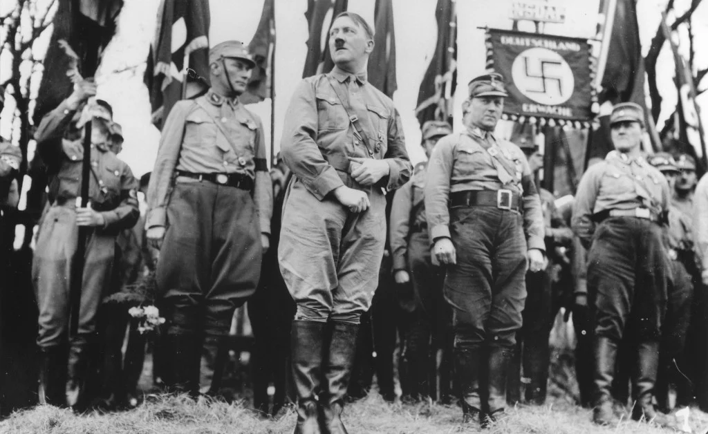 A ascensão de Adolf Hitler ao poder se deu por meios legais. Ele foi nomeado chanceler pelo presidente Hindenburg no dia 30 de jnaiero de 1933, após o Partido Nazista conquistar ampla popularidade. Foto: Holocaust Encyclopedia