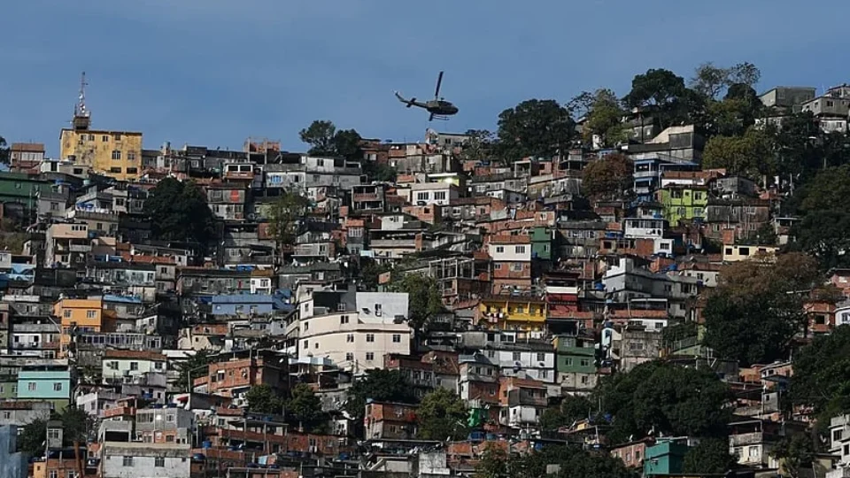 Operação mira suspeitos de integrar milícia que cobra taxa de empresas de internet no RJ