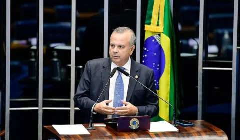 Oposição admite travar pautas de interesse nacional para impor anistia a golpistas