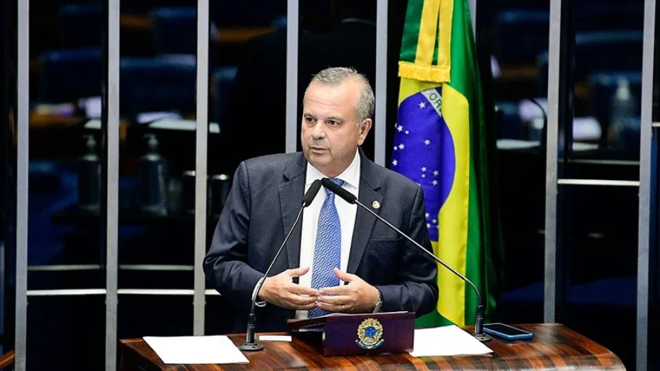 Oposição admite travar pautas de interesse nacional para impor anistia a golpistas