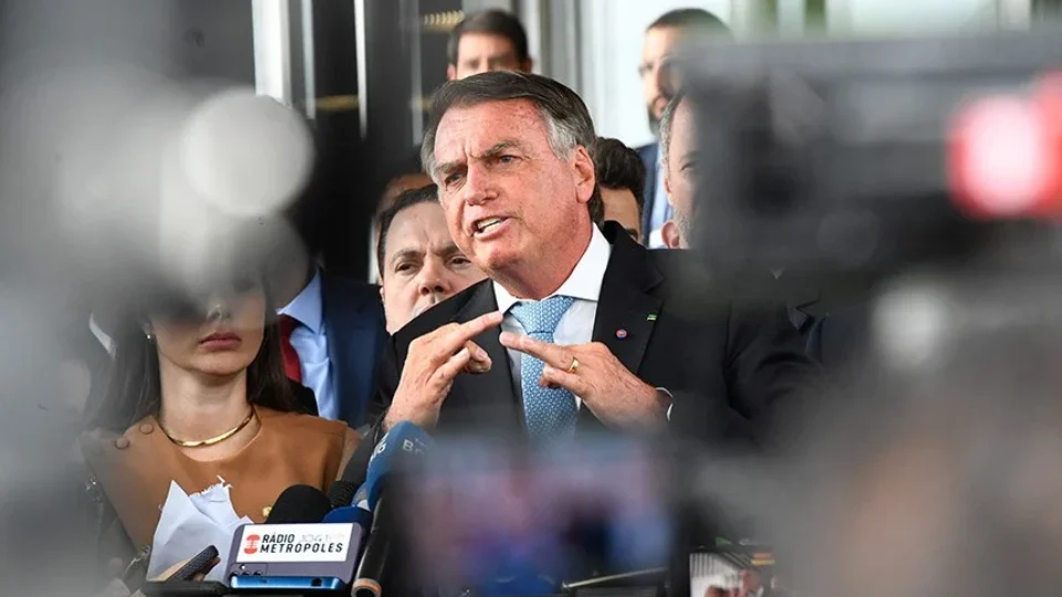 Bolsonaro e família são alvos de representação no STF por suspeita de lavagem de dinheiro