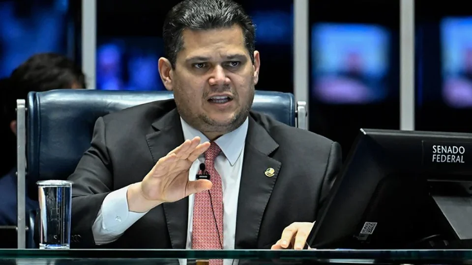 Alcolumbre se irrita com oposição e anistia ou impeachment se tornam ‘definitivamente descartados’