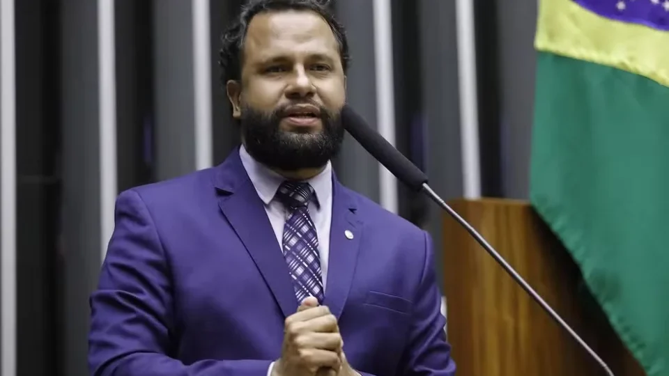Henrique Vieira cria frente parlamentar pelo Estado Laico: ‘Pluralidade religiosa’