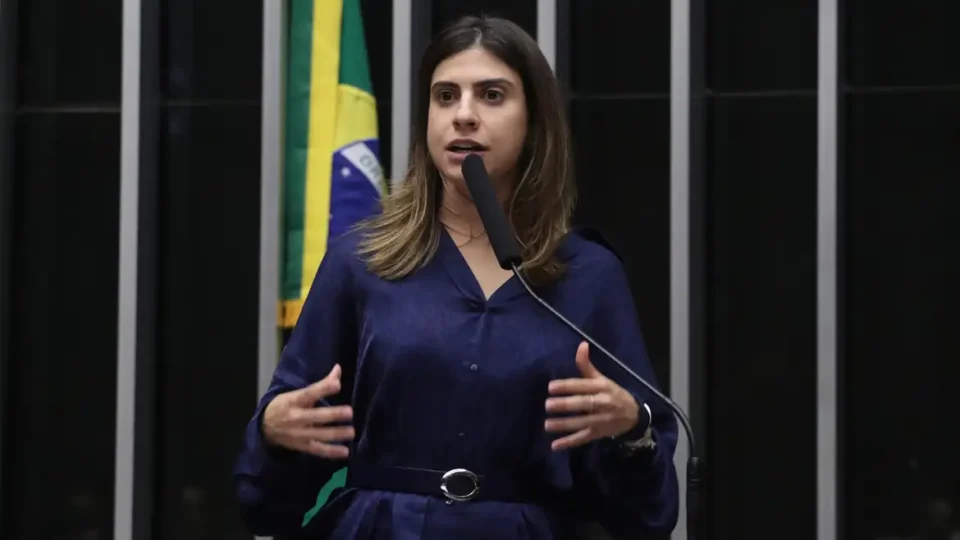 Deputada acusada de agredir Nikolas na Câmara não entra em lista de denunciados