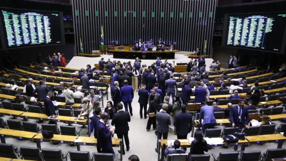 Desgaste com eleitor fez Câmara desistir da PEC da blindagem