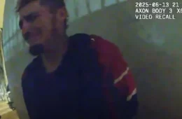Morador de rua chorou e pôs mão na cabeça antes de ser morto por PMs, mostra vídeo