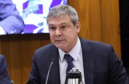 Esquerda fala em crise e pede mobilização do povo contra o Congresso