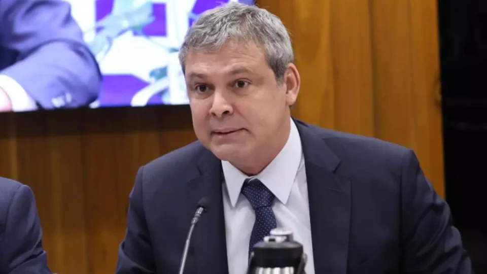 Lindbergh apresenta lei para dobrar imposto sobre bets para financiar a saúde