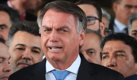 Bolsonaro nega tentativa de fuga e pede revogação de prisão domiciliar