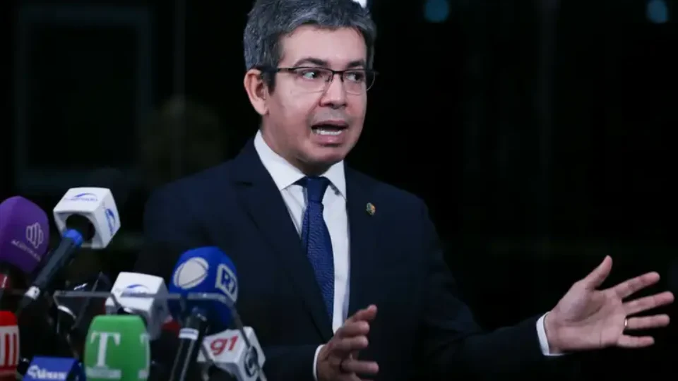 Randolfe diz que plenário do Senado será desocupado até segunda-feira (11)