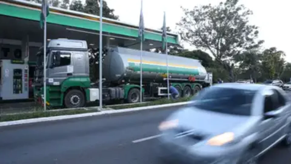 Alta do petróleo reacende debate sobre reestatização da BR Distribuidora
