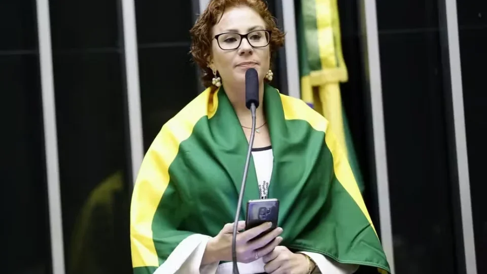 Zambelli participa de audiência que analisa perda do seu mandato na Câmara por vídeo