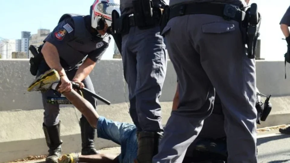 Abordagens policiais discriminatórias são inconstitucionais