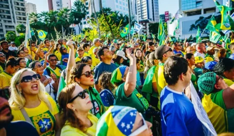 Sem máscaras e sem discurso 