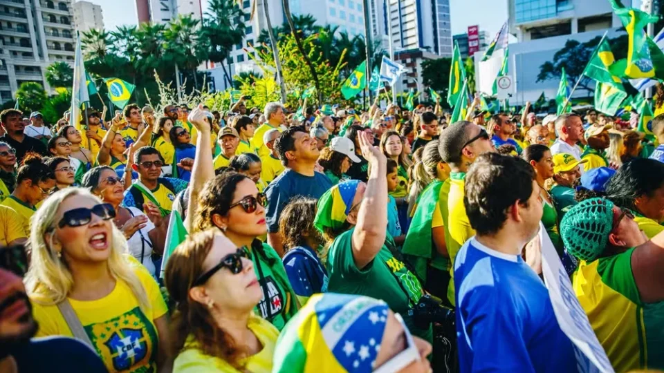 Sem máscaras e sem discurso 