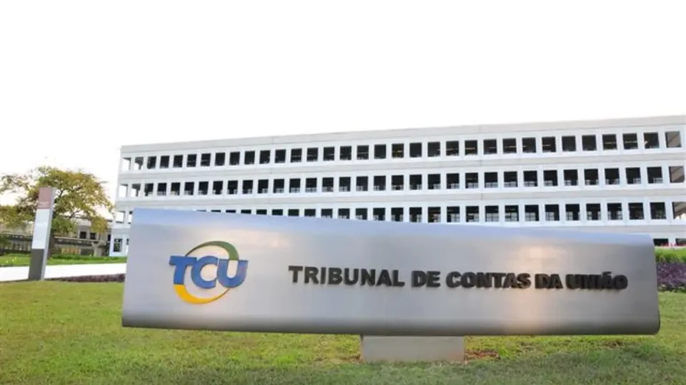 TCU aponta irregularidade em faltas de Eduardo Bolsonaro durante viagem aos EUA