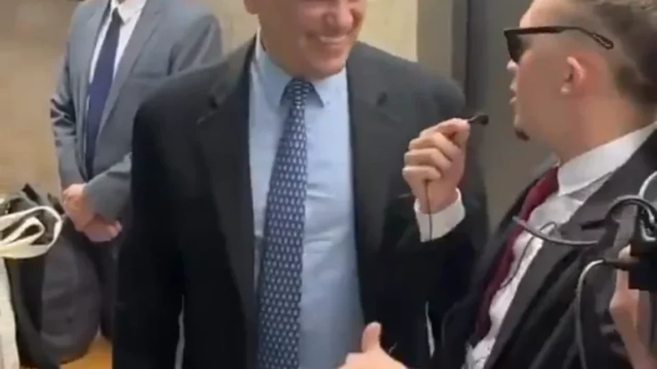 Moraes brinca com humorista que interpreta ‘advogado do Xandão’: ‘fala inglês?’