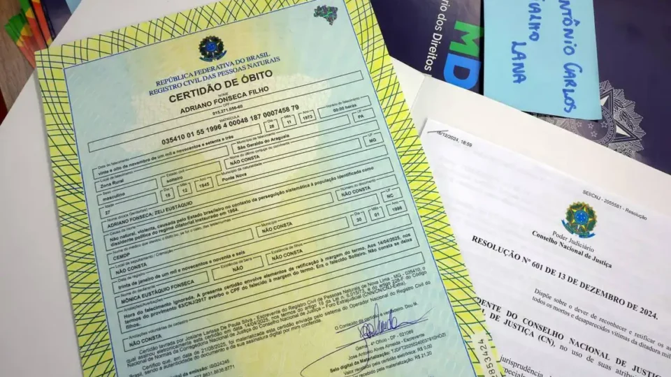 Famílias de 63 vítimas da ditadura recebem atestado de óbito corrigido