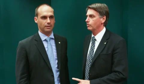 PGR deve levar Jair e Eduardo Bolsonaro ao STF por coação à Justiça