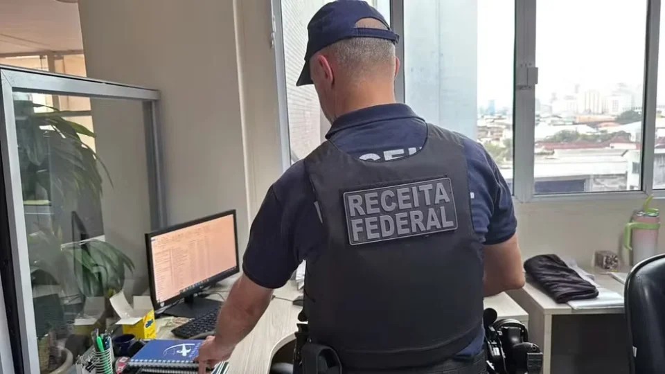 Receita vê indícios de que servidor entregou dados sigilosos a terceiros