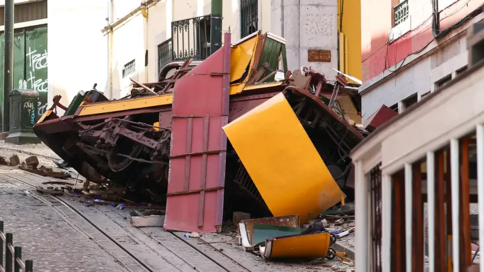 Portugal investiga acidente com Elevador da Glória que deixou 17 mortos