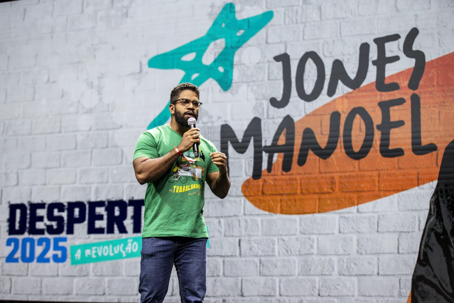 Jones Manoel fala com público no evento do ICL em São Paulo. Créditos: ICL
