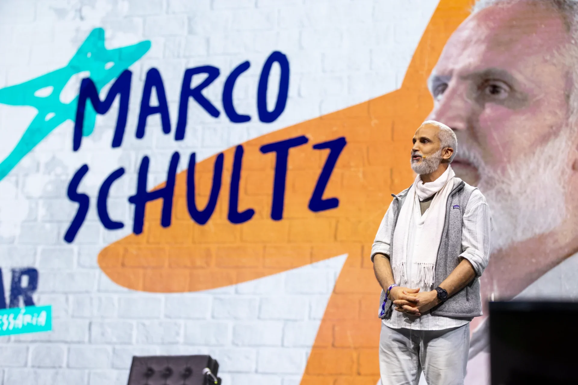 Marco Schultz ministra momento de meditação. Créditos: ICL