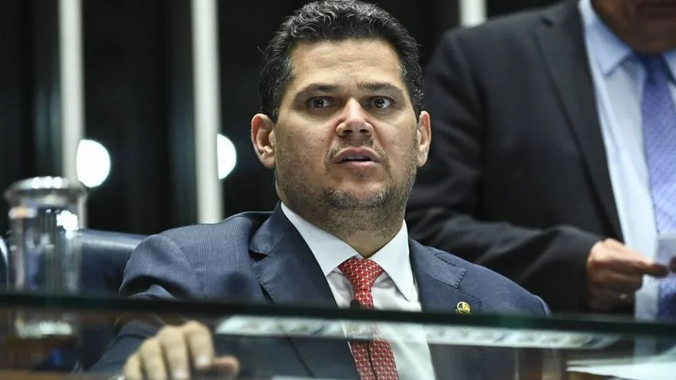 Anistia de Sóstenes escancara impasse no Congresso e confronta articulação de Alcolumbre