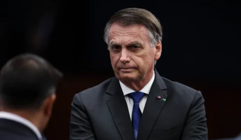 Bolsonaro pede autorização ao STF para realizar procedimento médico