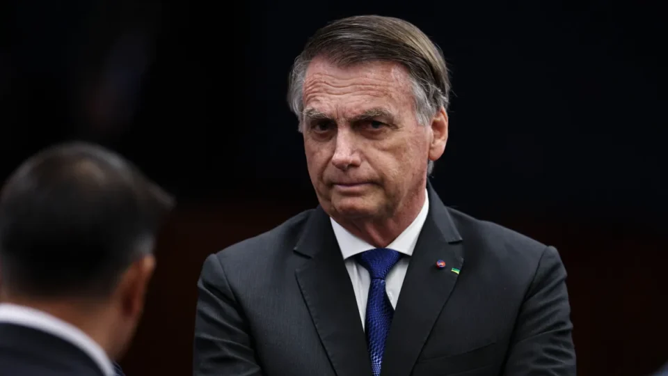 Bolsonaro pede autorização ao STF para realizar procedimento médico