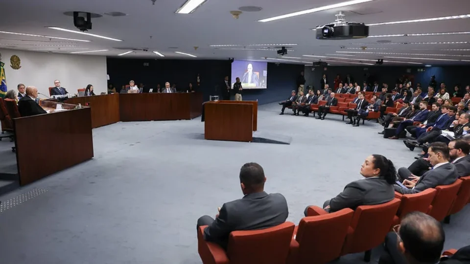 ‘Pacificação do país depende do respeito à Constituição’, diz Moraes em julgamento no STF