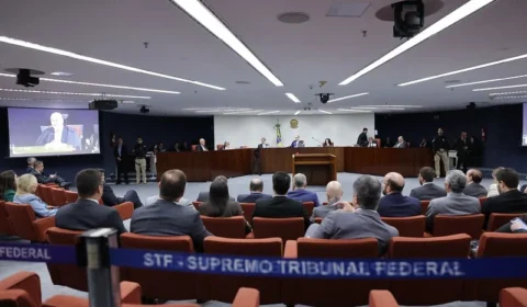 Moraes vota pela condenação de Bolsonaro e mais sete réus pela trama golpista