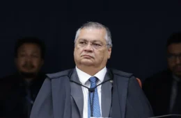 Dino abre apuração sobre emendas destinadas a produtora de filme sobre Bolsonaro