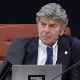 Fux mantém proibição de bets e convoca audiência com governo, setor de apostas e times de futebol