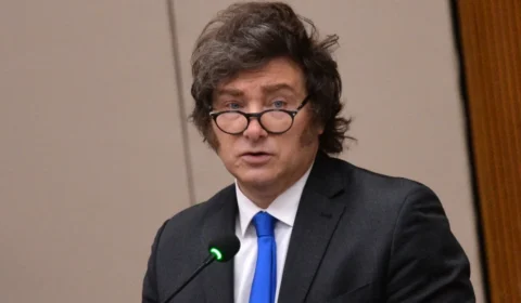 Milei recebe ajuda de Trump, mas cenário político continua difícil para o governo