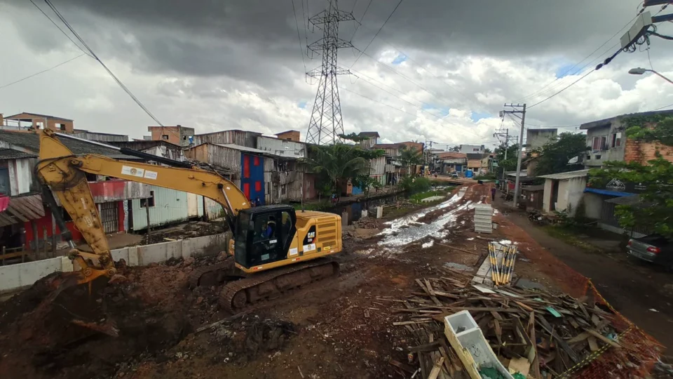 Obras da COP30 demolem casas e deslocam famílias para passagem de canal