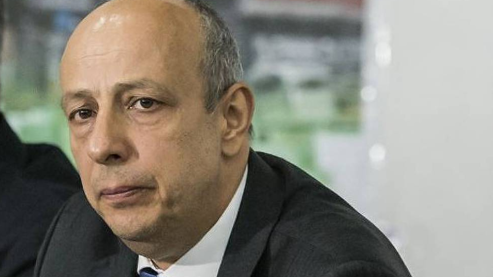 Ex-delegado-geral foi atacado na saída do trabalho e estava sem carro blindado
