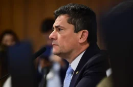 PT resgata livro em que Moro diz que Bolsonaro protegeu Flávio no caso da ‘rachadinha’