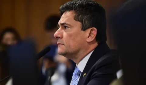 PT resgata livro em que Moro diz que Bolsonaro protegeu Flávio no caso da ‘rachadinha’
