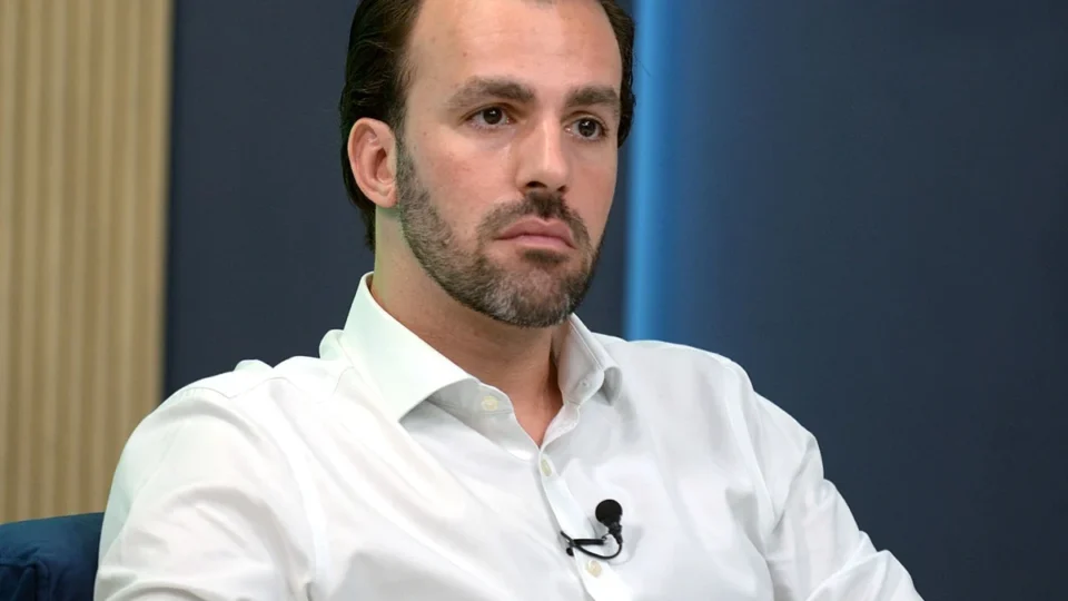 Polícia indicia deputado bolsonarista por suspeita de violência e stalking contra a ex-mulher