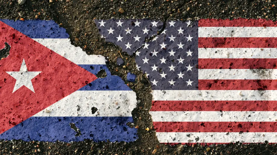 O Brasil manteve posição independente diante da histórica tensão entre Cuba e EUA, reafirmando seu compromisso com a soberania e o diálogo. Imagem: divulgação