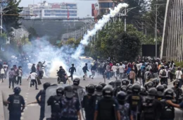 Manifestantes incendeiam Parlamento no Nepal e premiê renuncia após protestos
