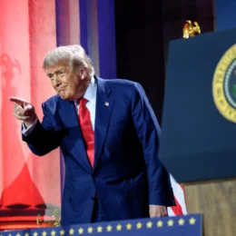 OMS defende calendário de vacinação infantil após Trump reduzir recomendações nos EUA