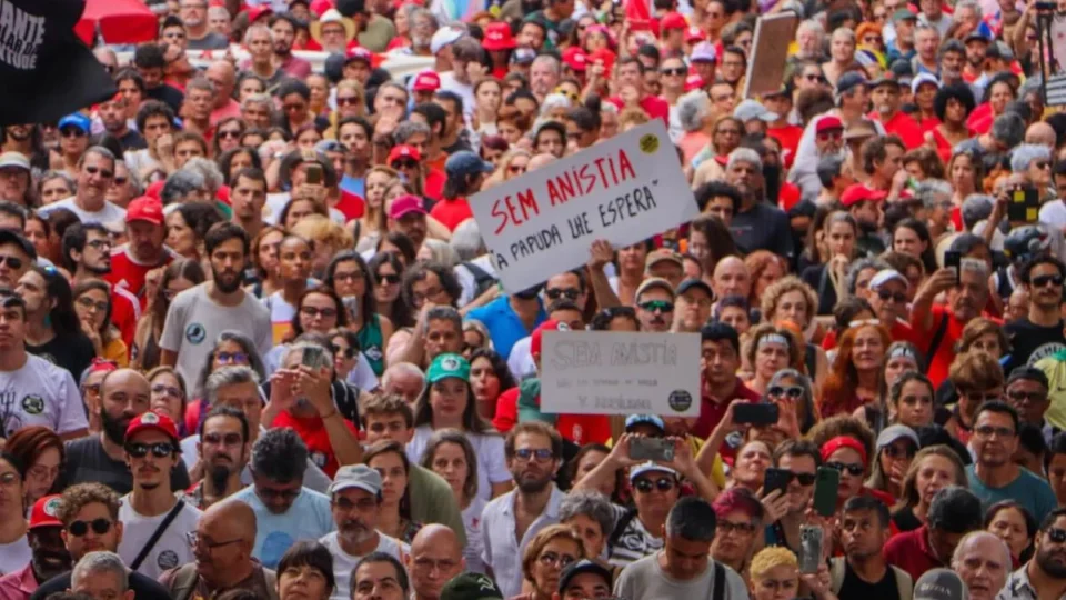 NAS RUAS CONTRA BANDIDAGEM